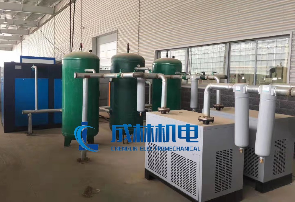 132KW雙螺桿式空壓機(jī)站管道安裝